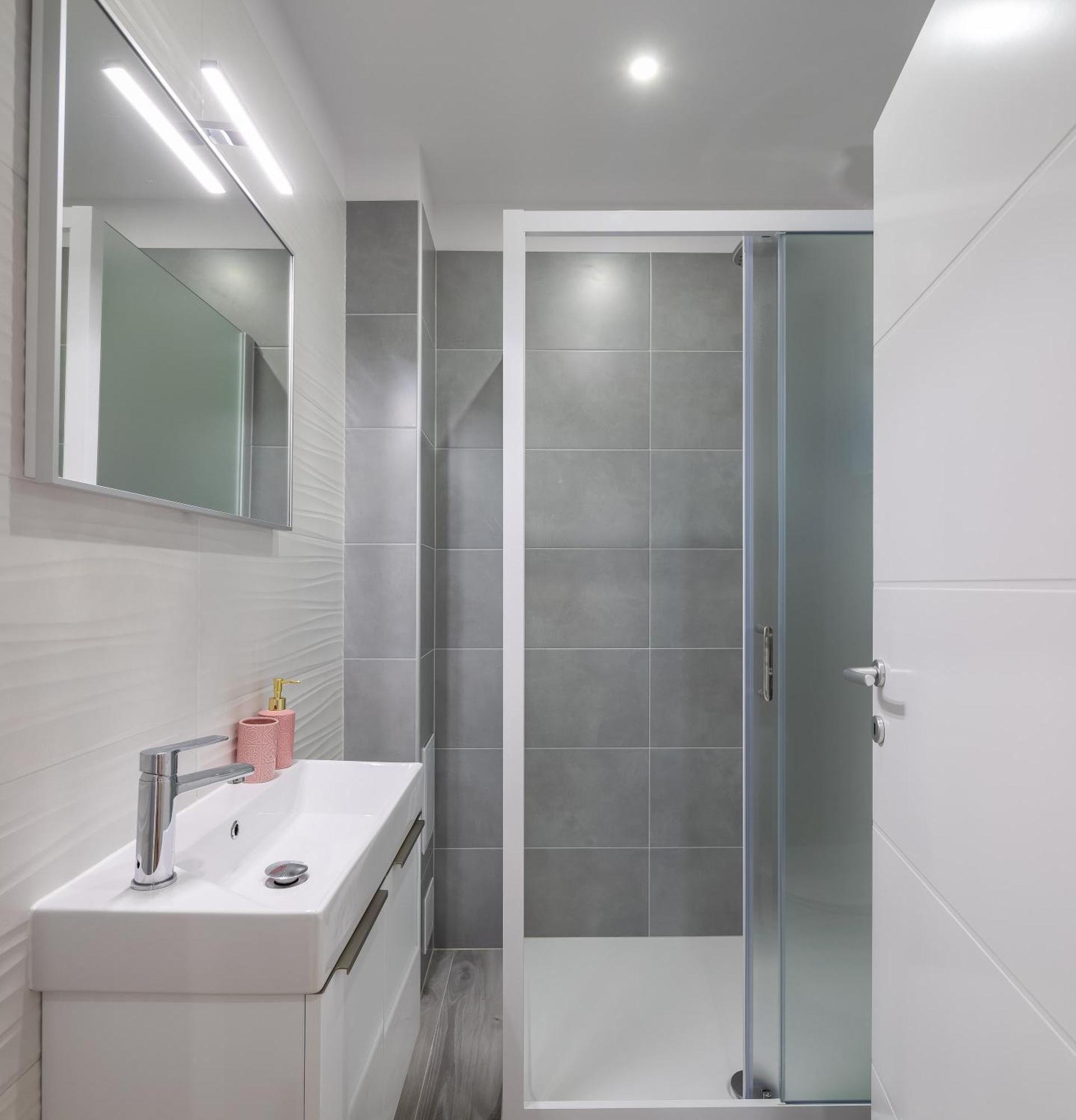 Luxury Seafront Villa With Heated Pool, Jacuzzi, Sea View, 150 M From Beach Stanici 외부 사진