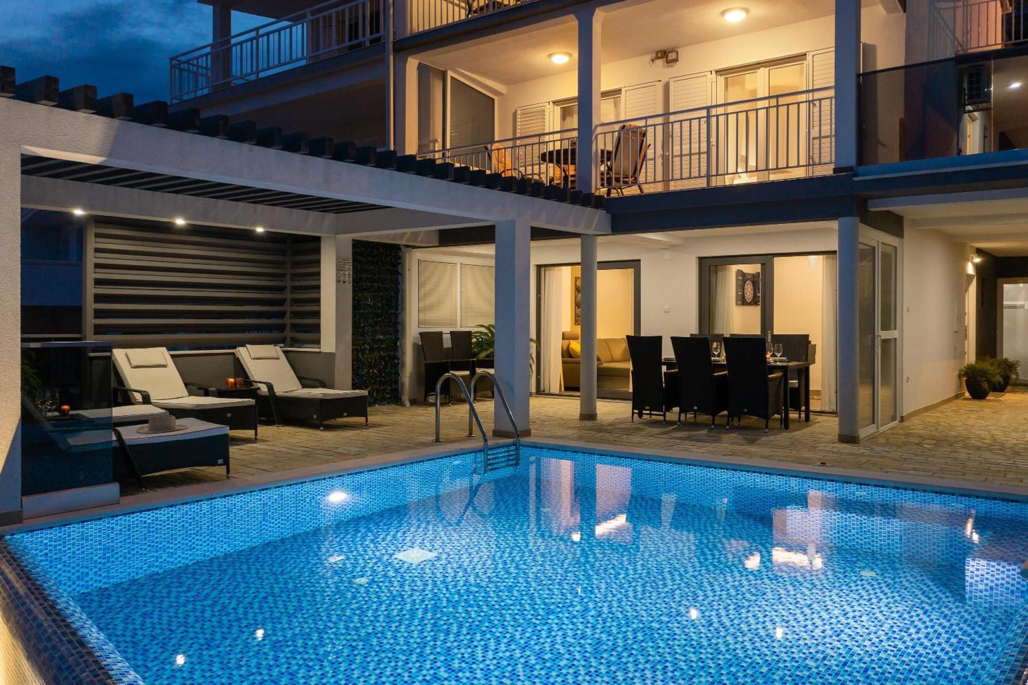 Luxury Seafront Villa With Heated Pool, Jacuzzi, Sea View, 150 M From Beach Stanici 외부 사진